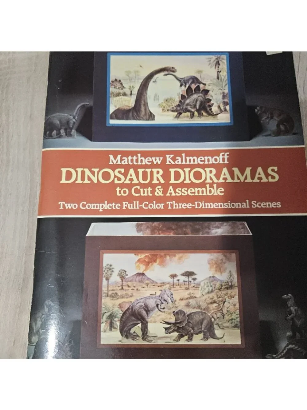 Dinosaur Dioramas to Cut and Assemble by Matthew Kalmenoff (1983, Paperback)